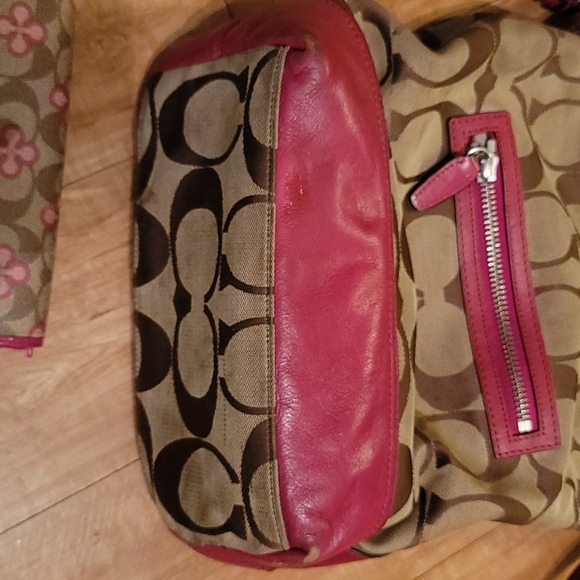 Coach bag w/ matching wallet and makeup bag - Picture 5 of 6